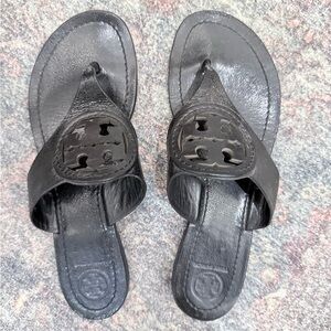 Tory Burch Louisa Black Pebbled Leather Thong Flip Flops Sandals Shoes Size 9